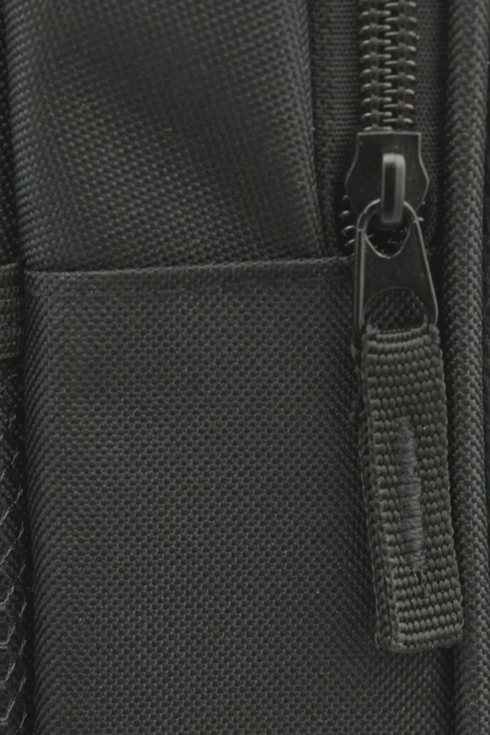 Mochila Básica Modelo Osaka (30 Litros) Shugon