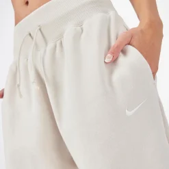 Nike Small Logo