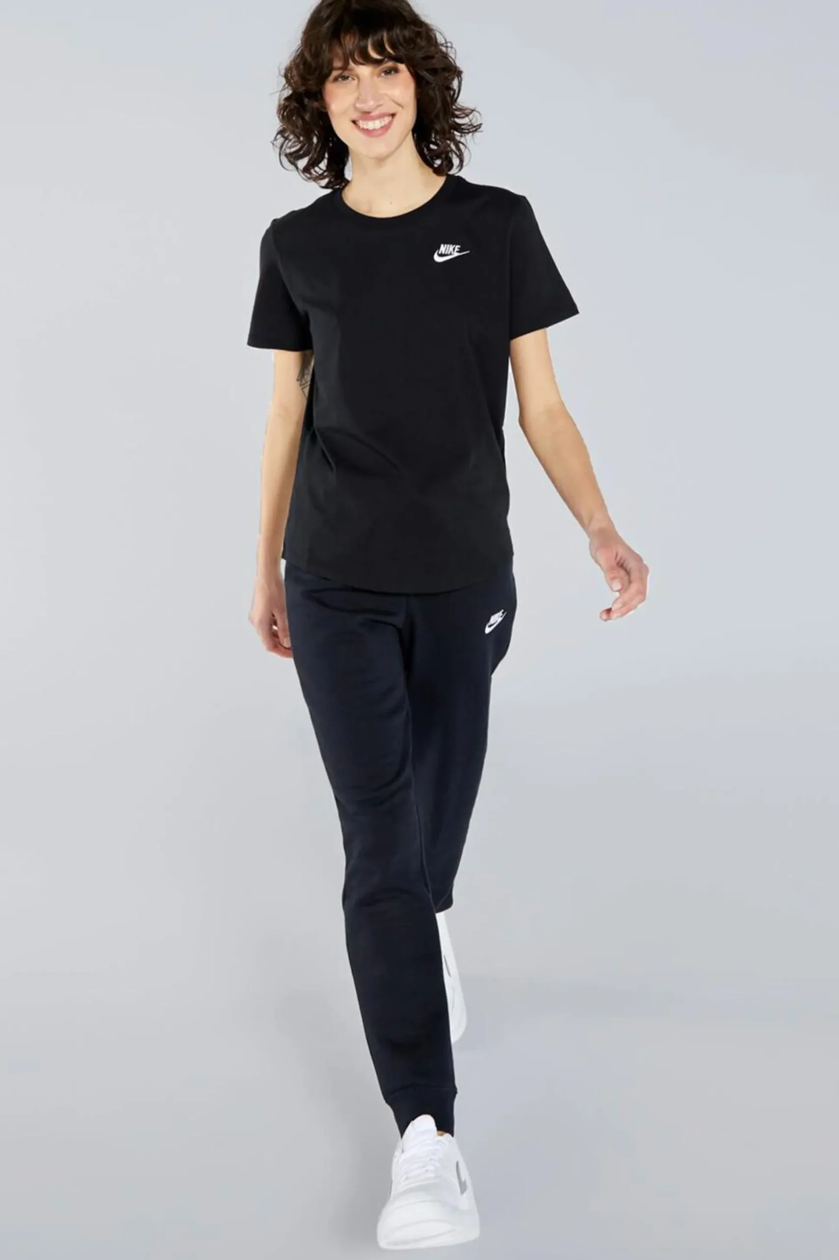 Nike Sportswear Club