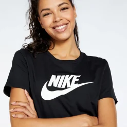 Nike Sportswear Essentials