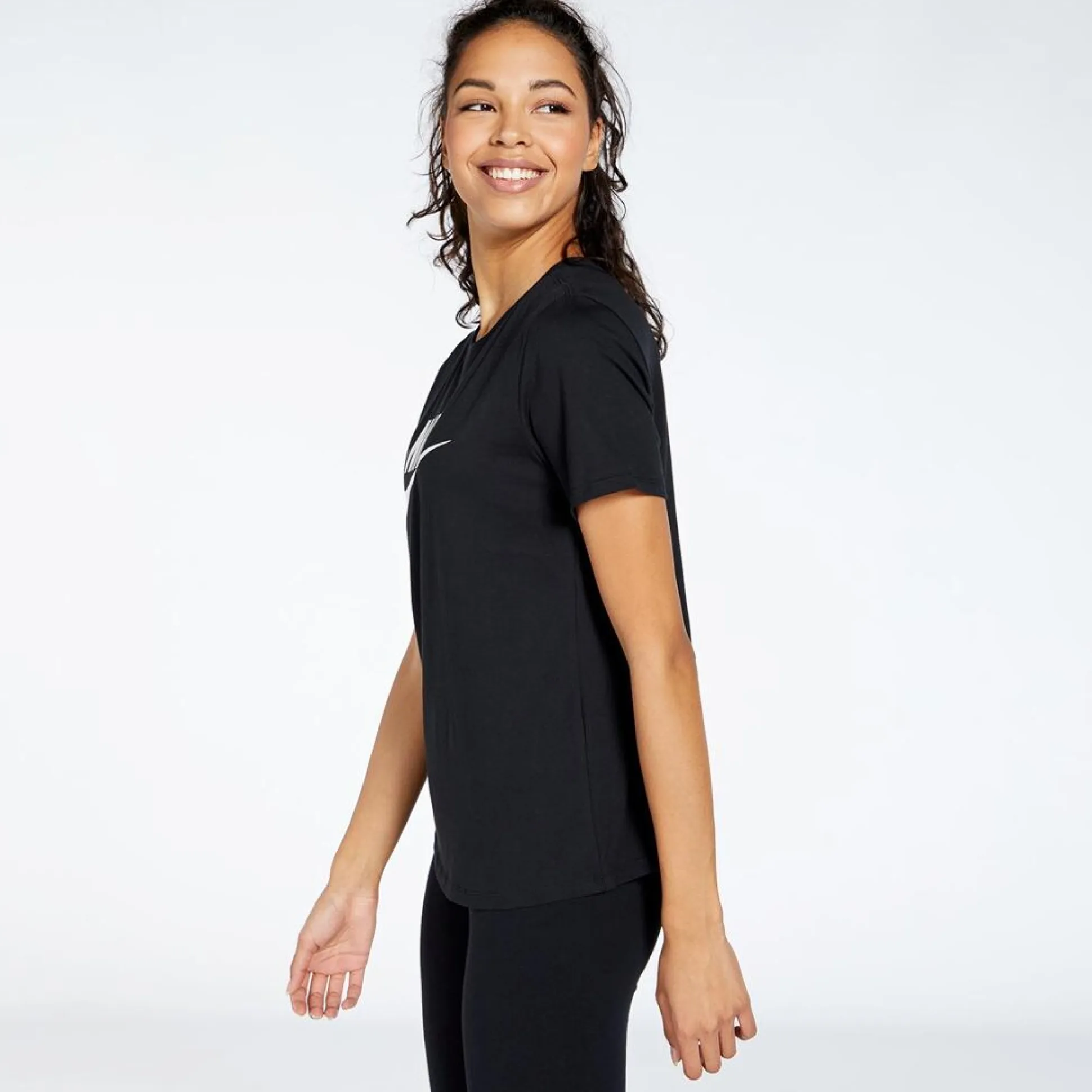 Nike Sportswear Essentials